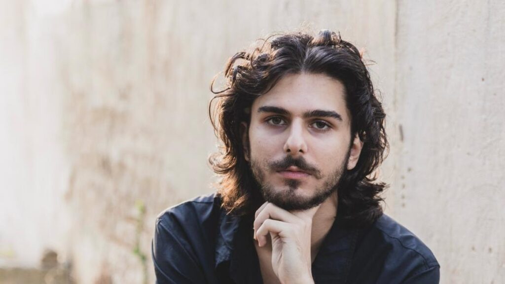 Elvio Carrieri presenta “Poveri a noi” per Nel Frattempo nel Chiostro degli Agostiniani a Lecce