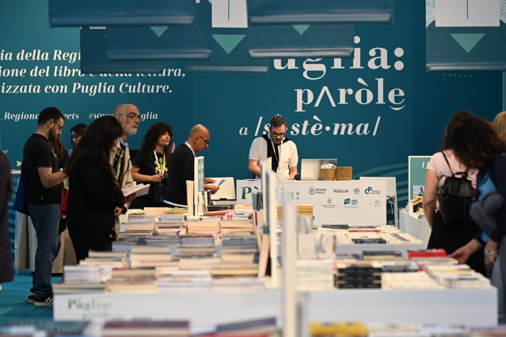 Il futuro si legge. Libri, festival e comunità culturali per Nel Frattempo – Conversazioni sul futuro al Salone del libro di Torino